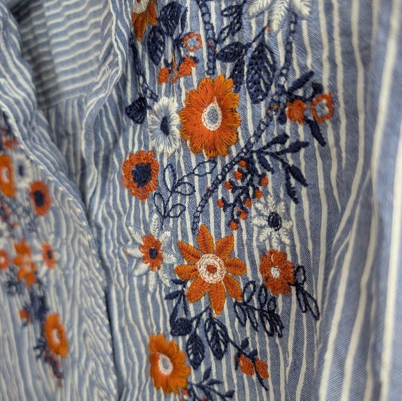 Sonoma Medium Womens Cotton Blue Striped Button Down Top Floral Embroidered - Picture 5 of 9